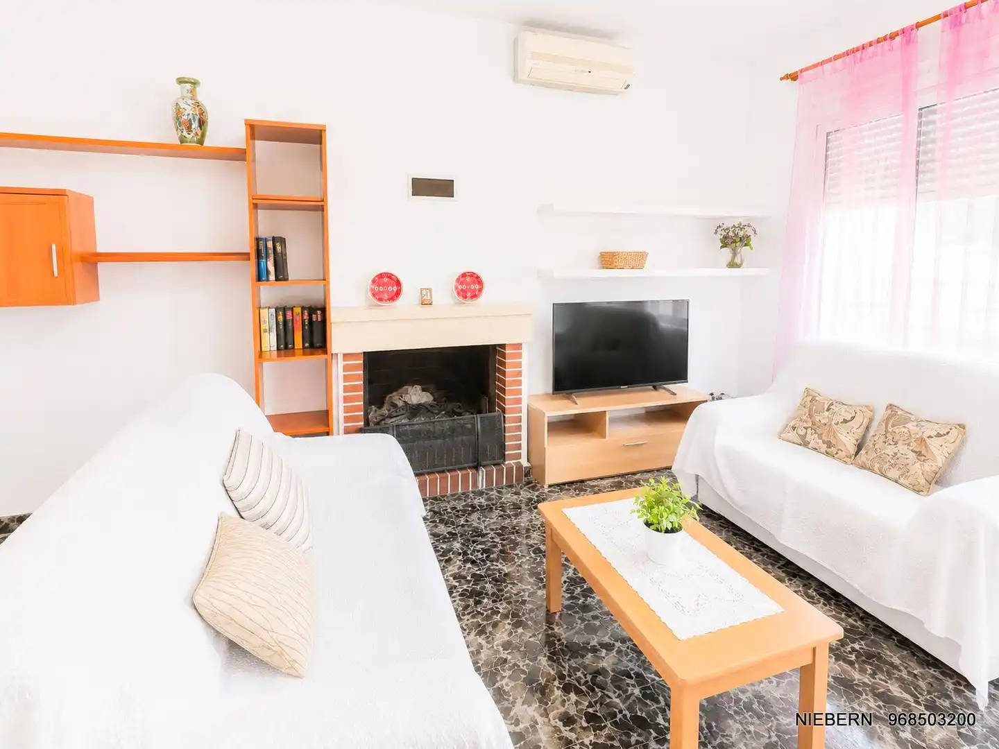Sala d'estar de Casa o xalet en venda en Cartagena amb Aire condicionat, Jardí privat i Terrassa