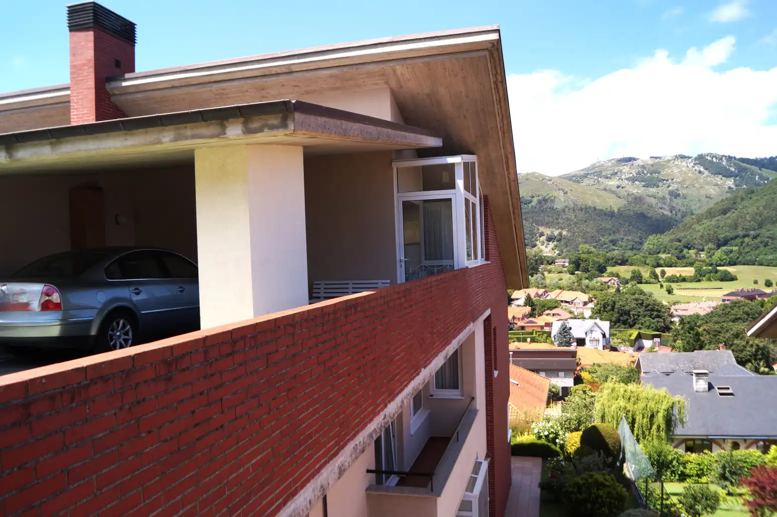 Vista exterior de Casa o xalet en venda en Medio Cudeyo amb Calefacció, Jardí privat i Terrassa