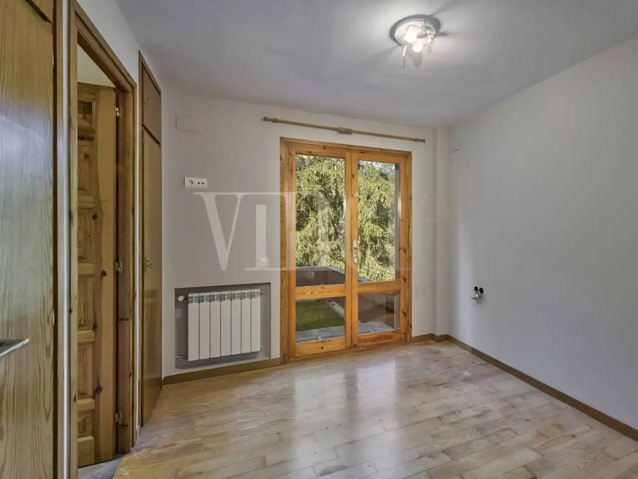 Bedroom of Detached homes for rent in Alp  with Heating and Parquet flooring