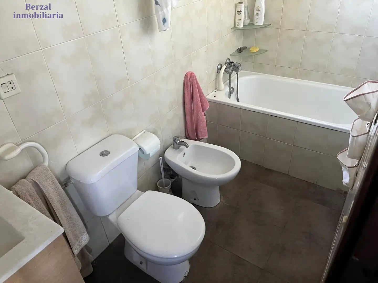Baño de Nave industrial en venta en  Logroño