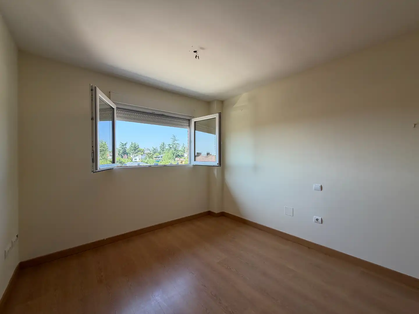 Habitación de Casa o chalet en venta en Colmenar Viejo con Calefacción, Jardín privado y Terraza