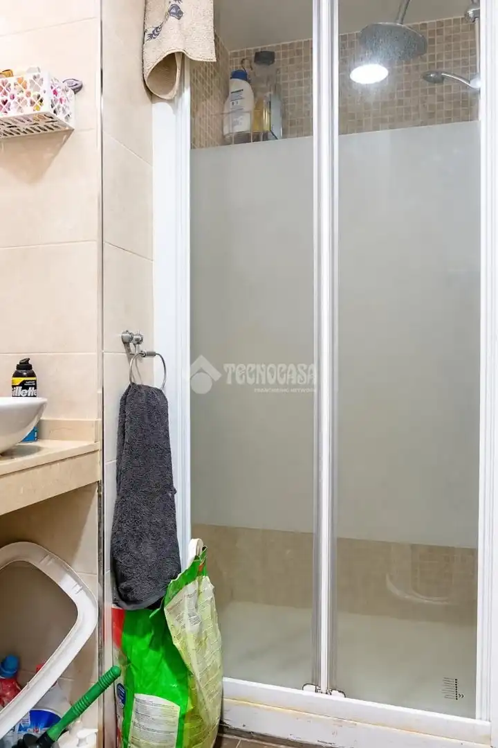 Badezimmer von Wohnung zum Verkauf in Madrid mit Klimaanlage, Heizung und Terrasse
