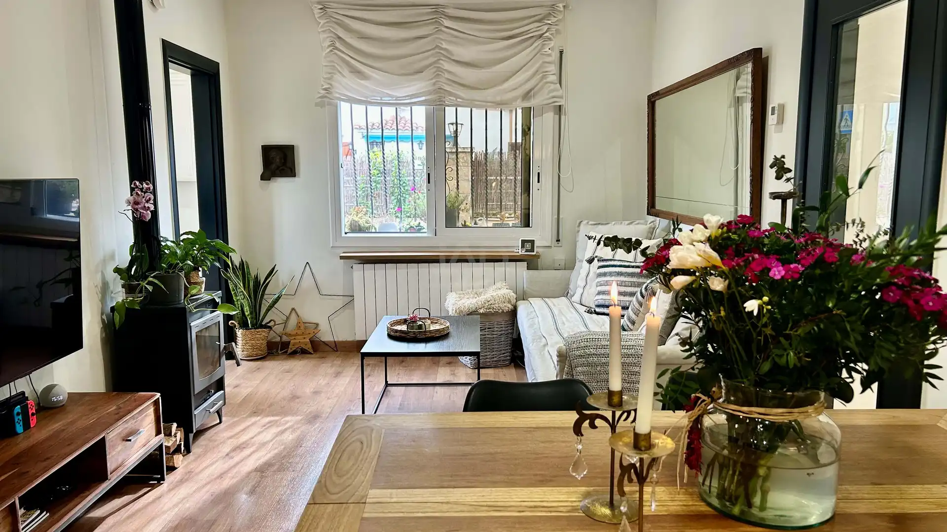 Sala d'estar de Casa o xalet en venda en Cerdanyola del Vallès amb Aire condicionat