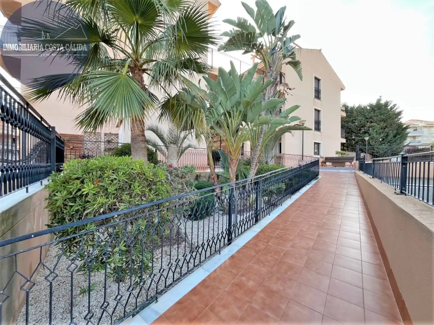 Vista exterior de Apartament en venda en Águilas amb Aire condicionat, Calefacció i Jardí privat