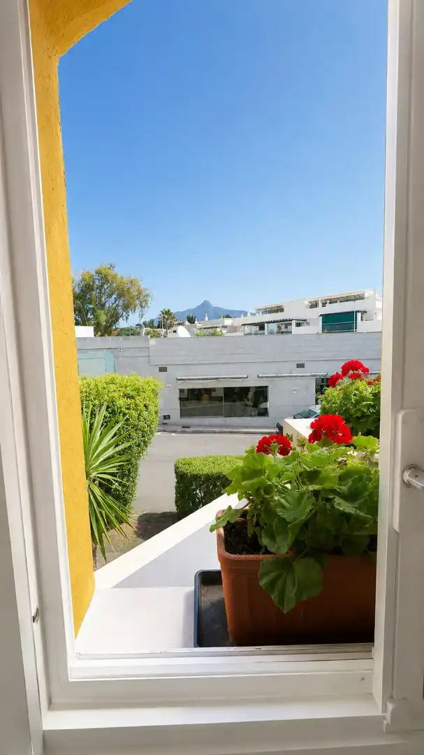 Vista exterior de Casa adosada en venta en Marbella con Aire acondicionado, Jardín privado y Horno