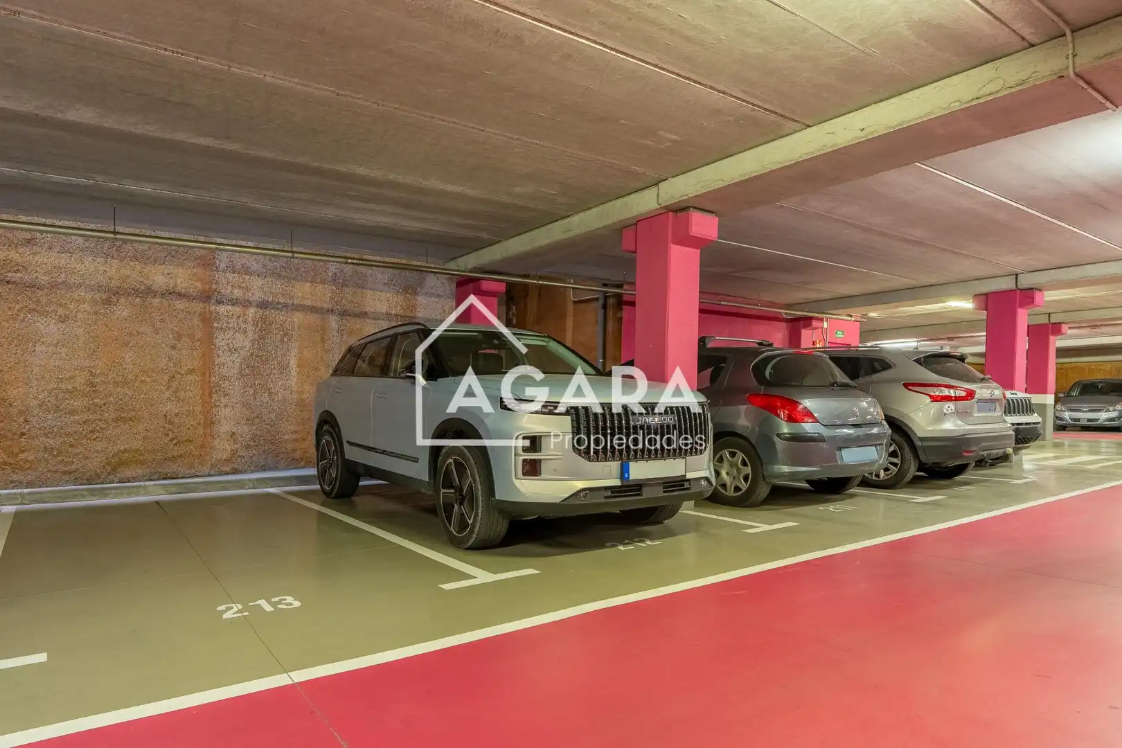 Aparcament de Pis en venda en Cornellà de Llobregat amb Calefacció