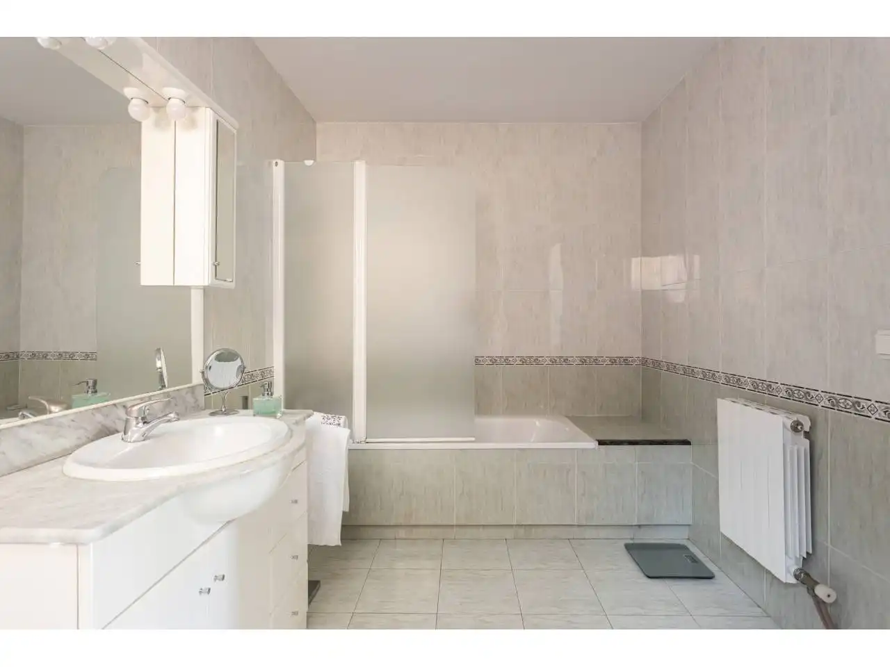 Bathroom of Houses for sale in Barcelona  with Air Conditioner, Heating and Terrace