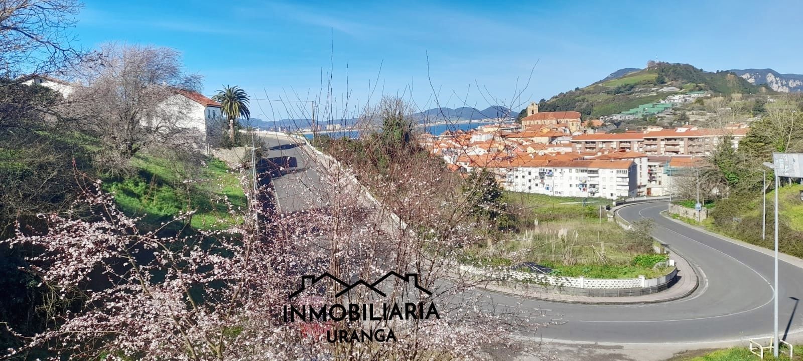 Vista exterior de Casa o xalet en venda en Laredo amb Jardí privat i Traster