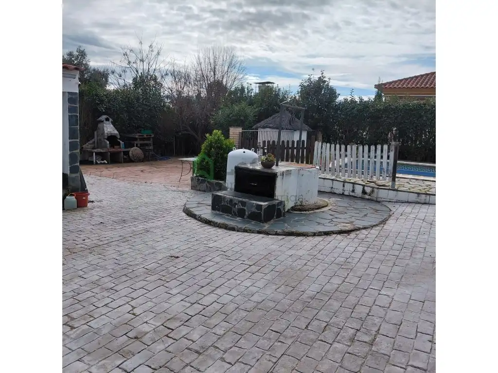 Terrassa de Casa o xalet en venda en Badajoz amb Aire condicionat, Jardí privat i Piscina