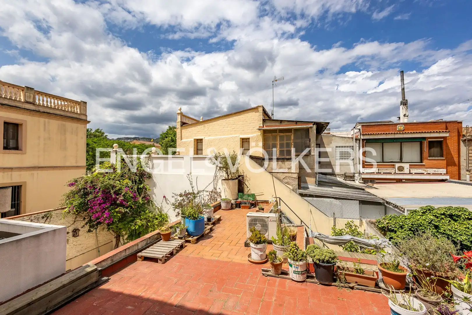 Terrassa de Casa o xalet en venda en Santa Coloma de Cervelló amb Aire condicionat, Calefacció i Jardí privat