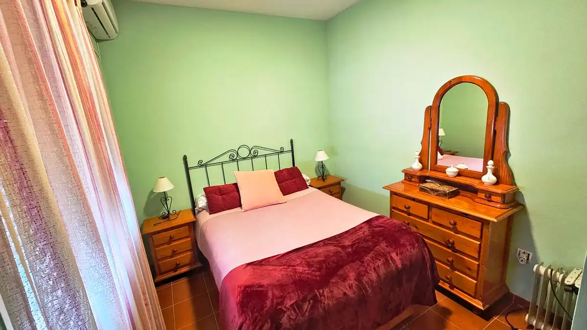 Habitación de Casa adosada en venta en Cortegana con Terraza y Trastero