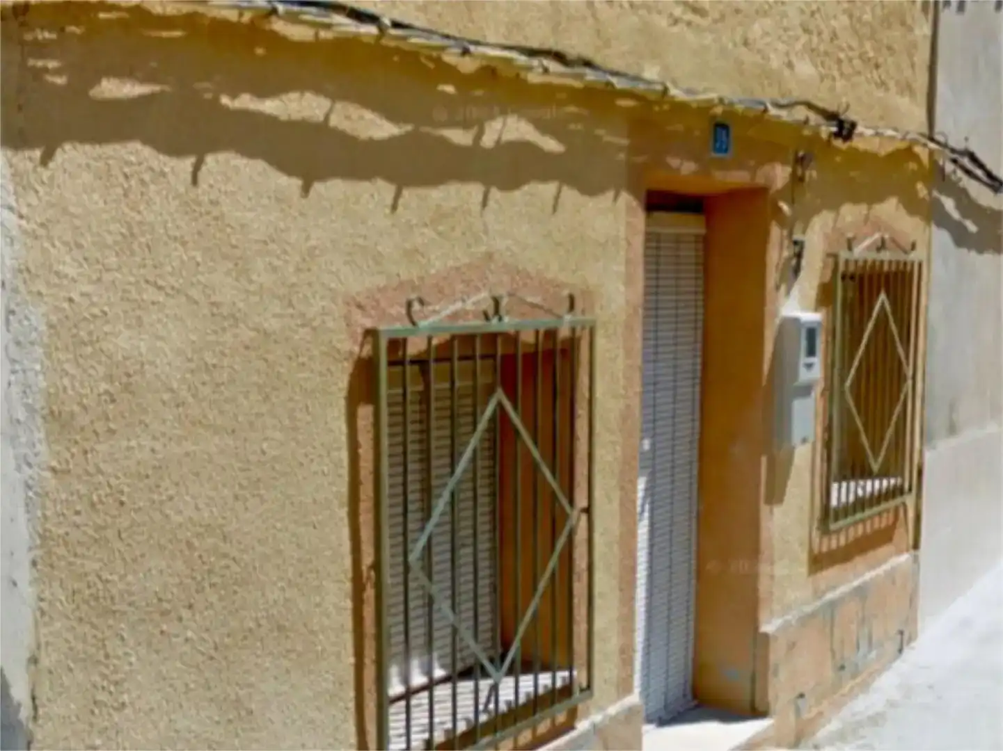 Vista exterior de Piso en venta en Pétrola