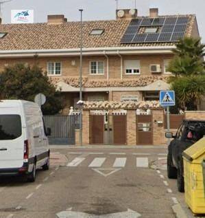 Casa-chalet en Venta en Calle SANTOÑA en Las Castañeras - Bulevar