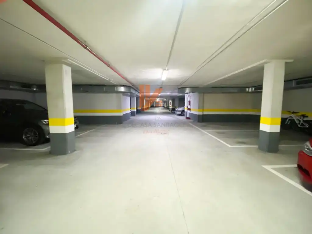 Parking of Garage for rent in Santiago de Compostela 