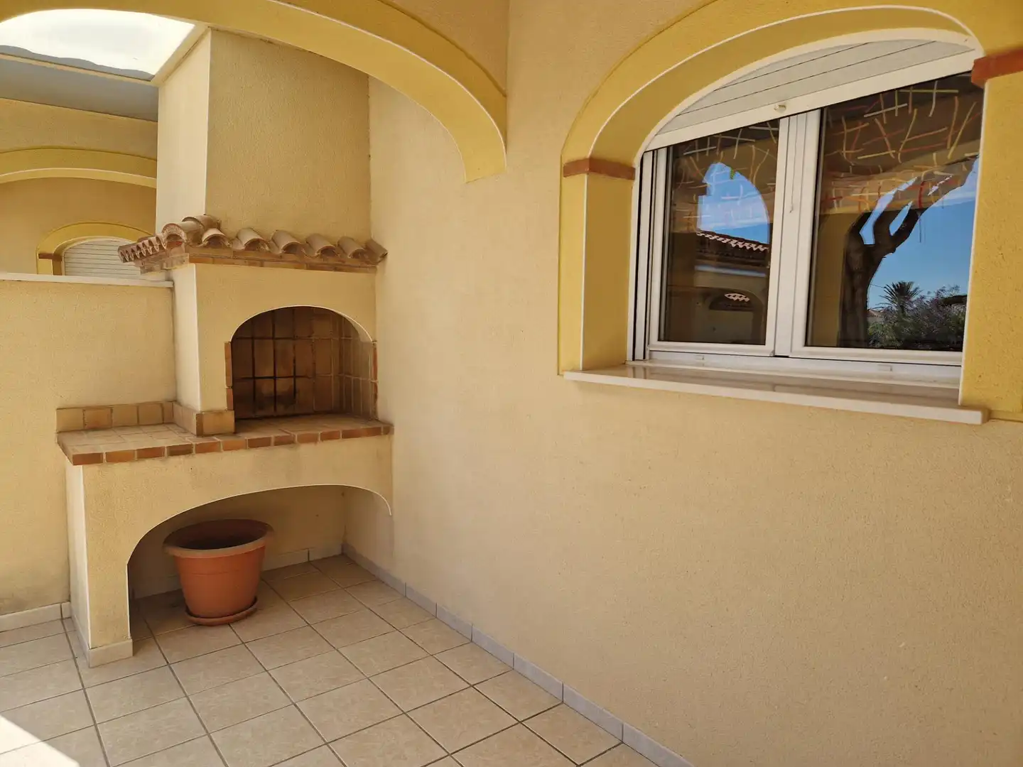 Terrasse von Einfamilien-Reihenhaus zum Verkauf in Mont-roig del Camp mit Privatgarten, Terrasse und Möbliert
