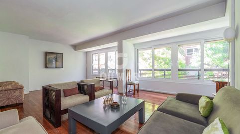 Buscas un hogar que combine elegancia, comodidad y una ubicación privilegiada en el corazón de Madrid? Este excepcional piso, situ