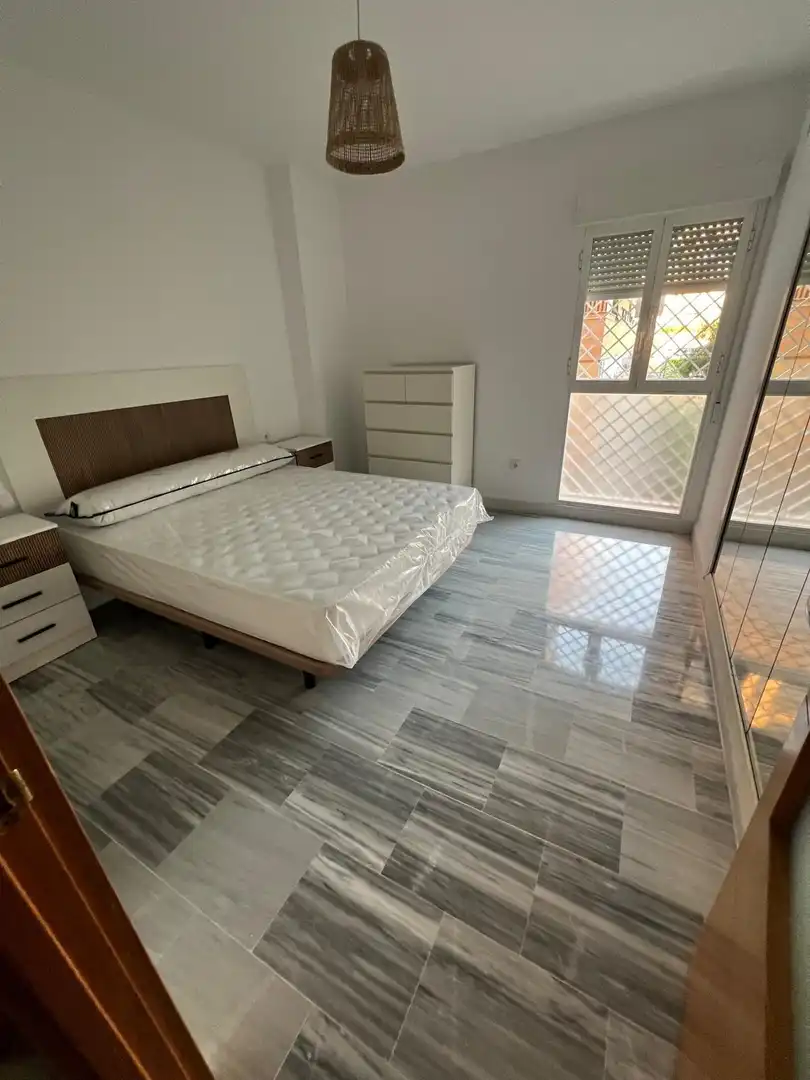 Habitación de Piso de alquiler en Sevilla con Aire acondicionado, Amueblado y Piscina comunitaria