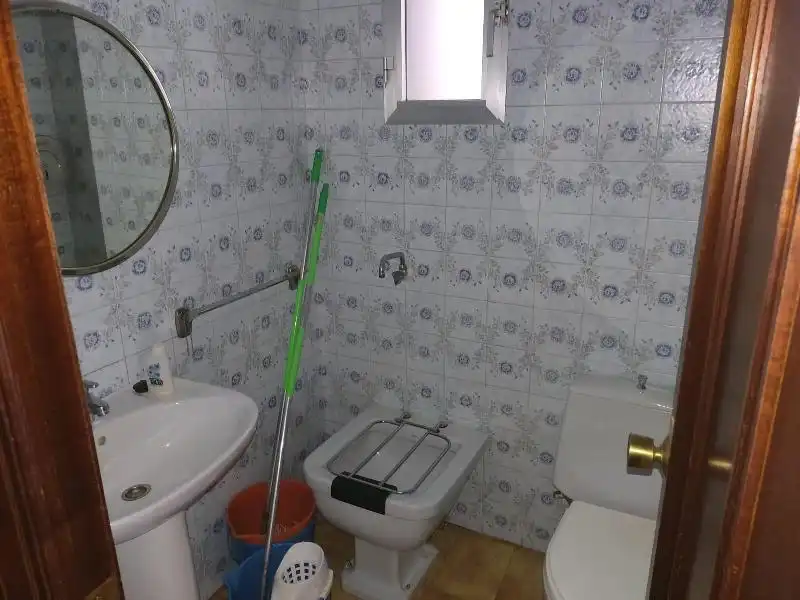 Bany de Oficina de lloguer en Plasencia amb Calefacció