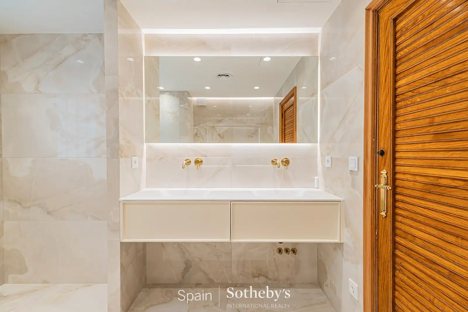 Baño de Apartamento en venta en Barcelona con Aire acondicionado, Calefacción y Terraza