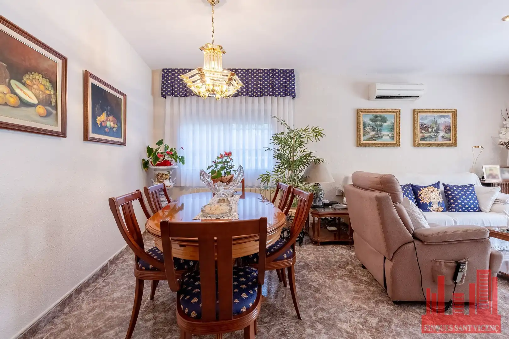 Comedor de Casa o chalet en venta en Sant Vicenç Dels Horts con Aire acondicionado, Calefacción y Terraza