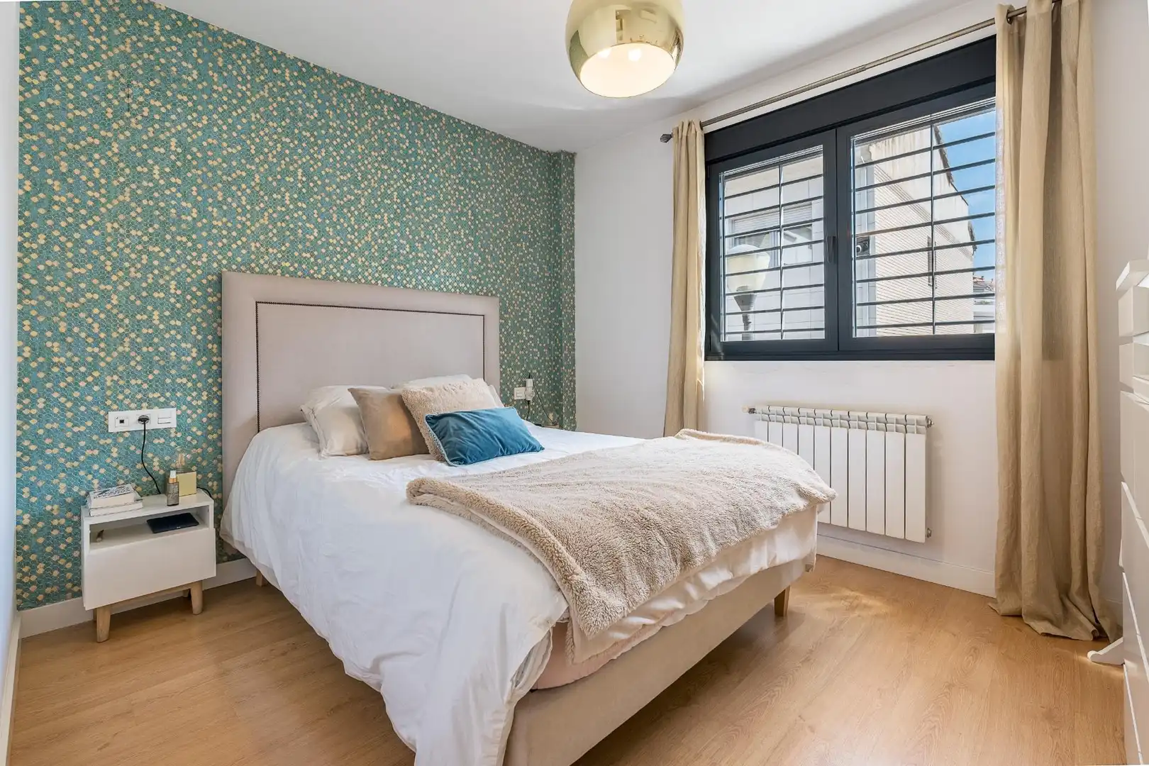 Habitación de Casa adosada en venta en Granada con Jardín privado y Balcón
