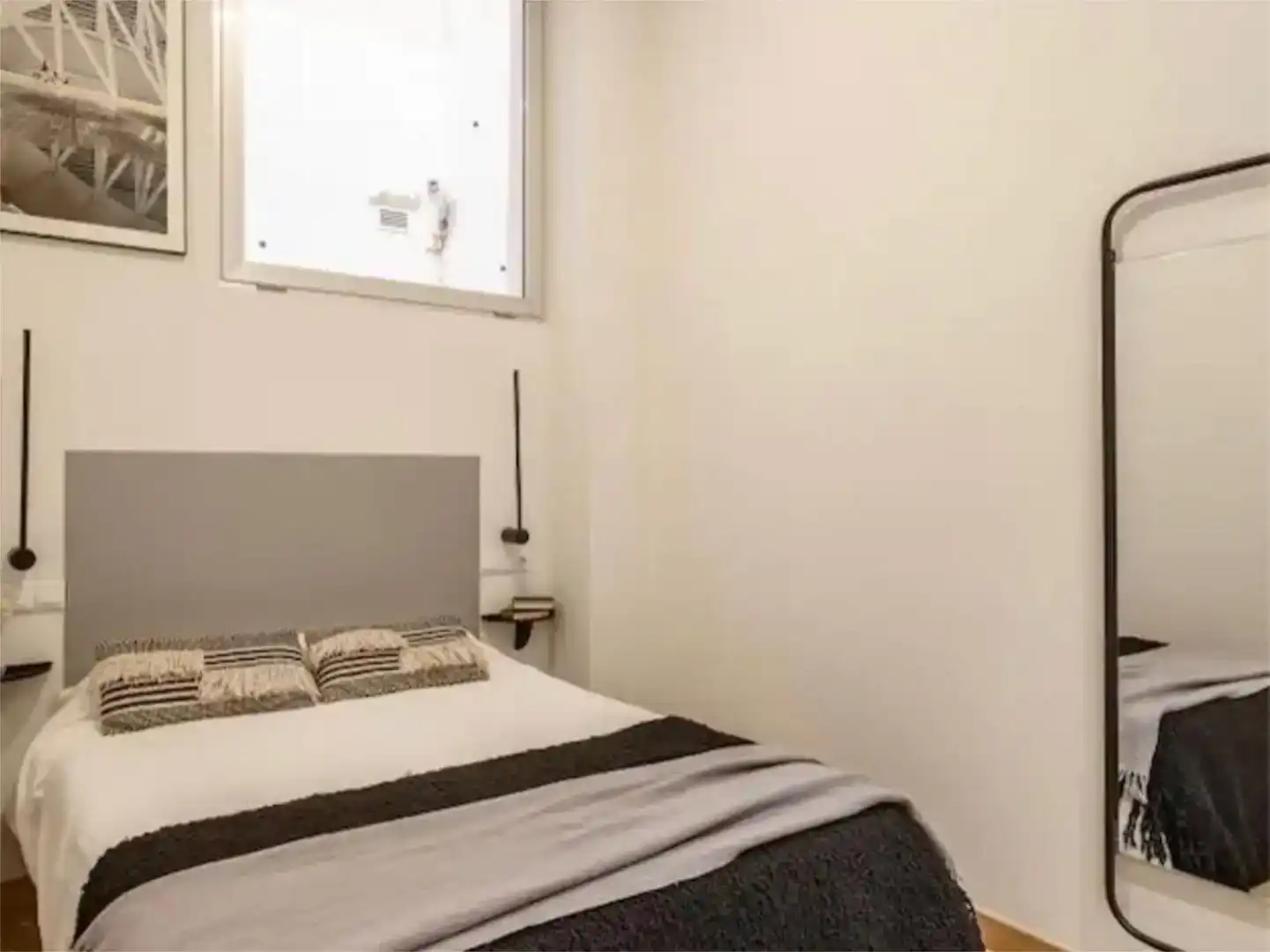 Schlafzimmer von Wohnung zur Miete in  Valencia Capital mit Klimaanlage und Balkon