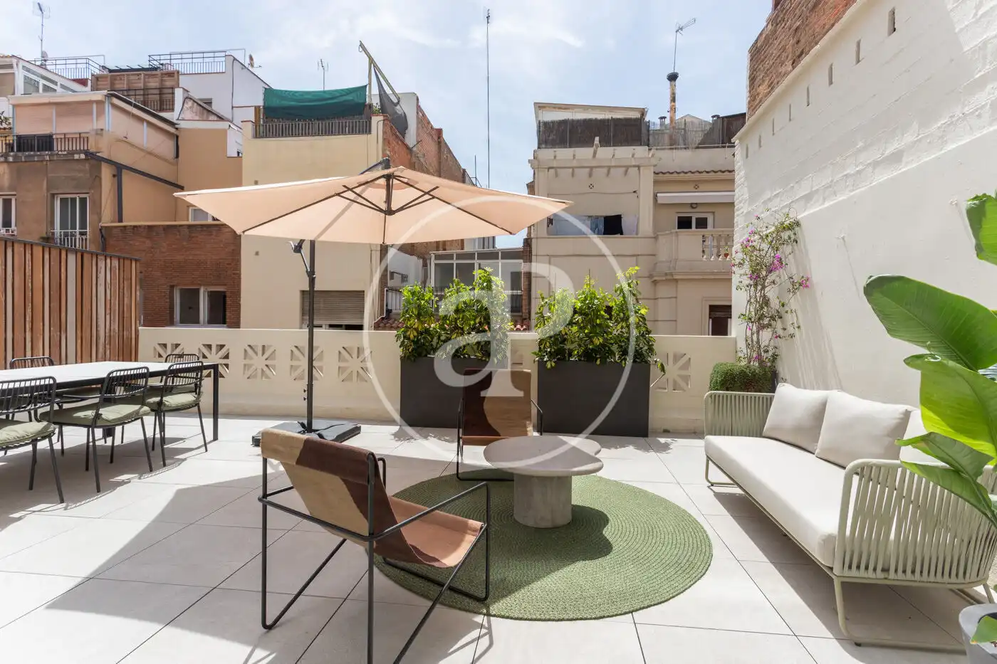 Appartamento con terrazza in affitto a Trav. de Dalt, imagen 6