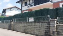 Vista exterior de Casa o xalet en venda en Castro-Urdiales amb Terrassa i Piscina