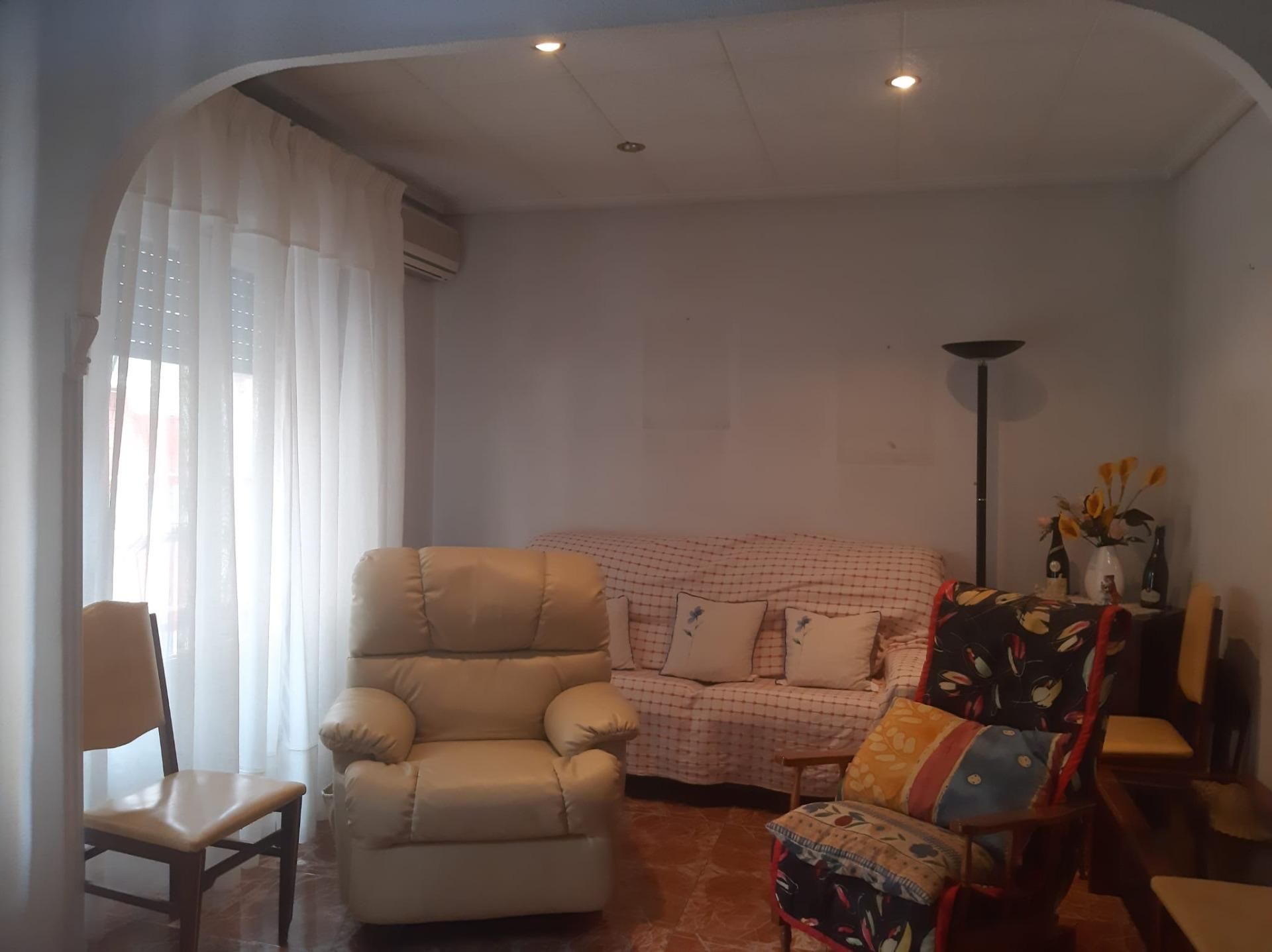 Sala d'estar de Casa adosada en venda en Elche / Elx amb Terrassa, Traster i Balcó