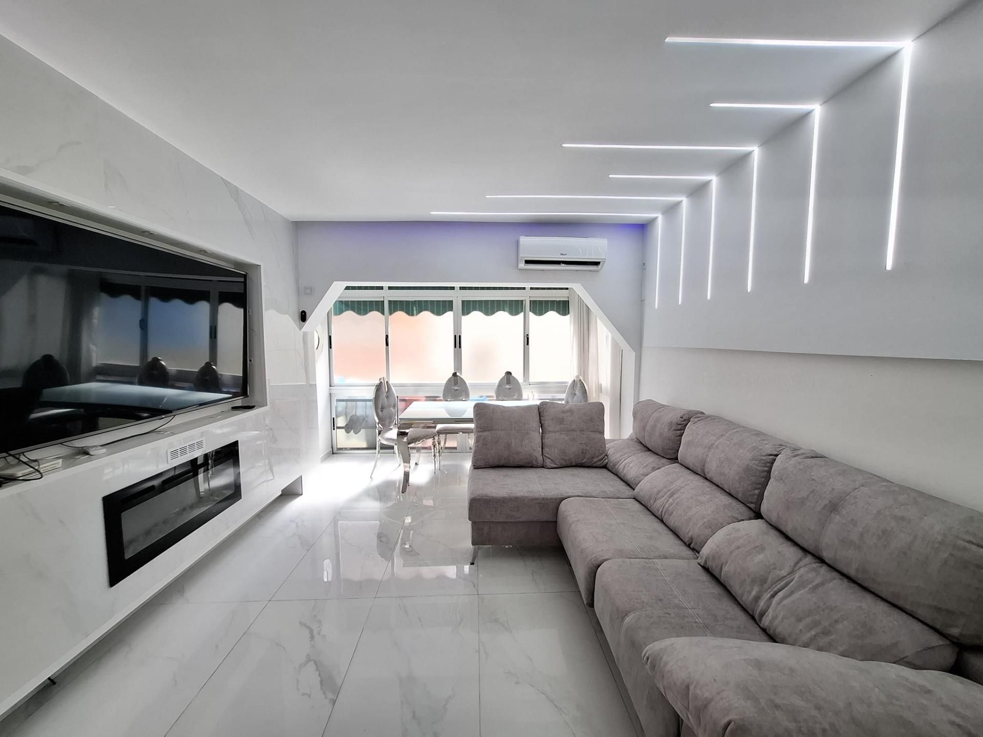 Sala d'estar de Pis en venda en Marbella amb Aire condicionat i Piscina comunitària