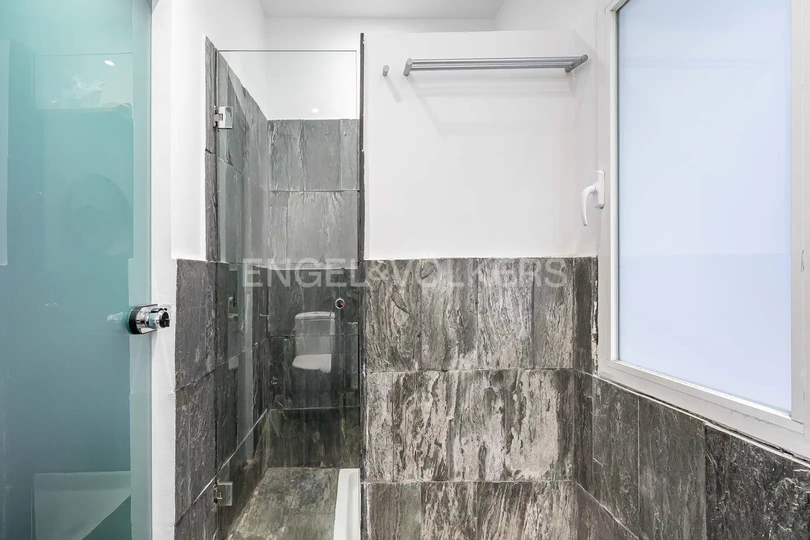 Badezimmer von Wohnung zum Verkauf in Madrid mit Heizung und Balkon