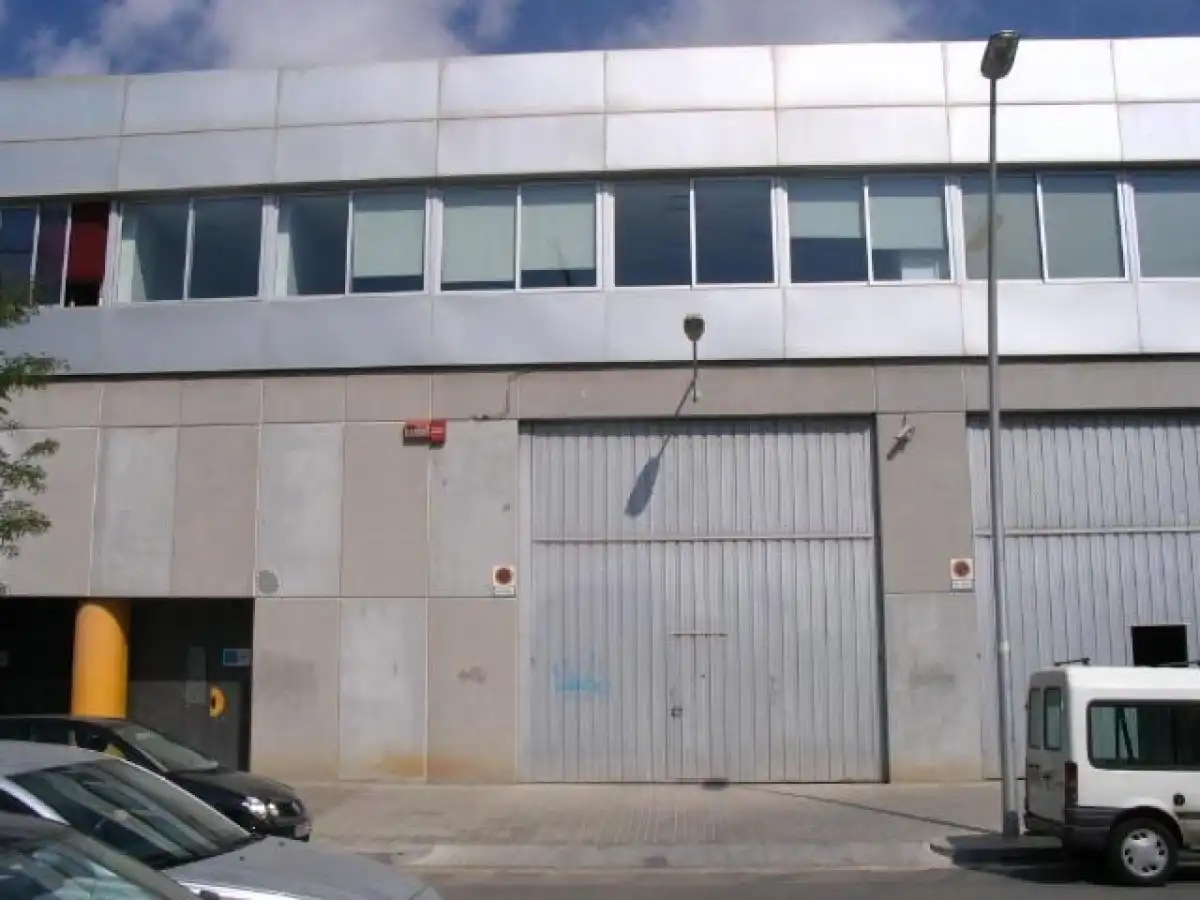 Vista exterior de Nau industrial de lloguer en Barcelona amb Calefacció