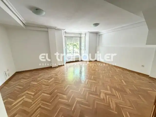 Sala d'estar de Dúplex de lloguer en San Sebastián de los Reyes amb Parquet