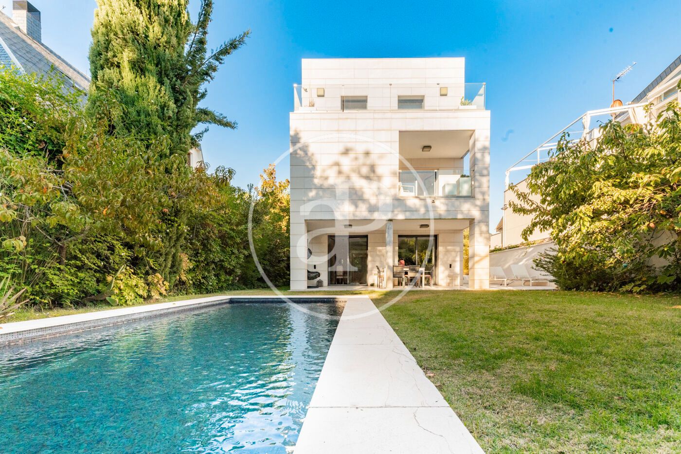 Exterior view of House or chalet for sale in  Madrid Capital  with Air Conditioner, Heating and Private garden