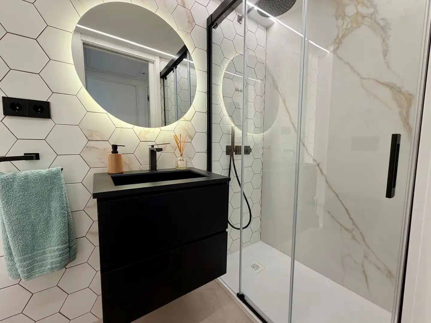 Bathroom of Flat for rent in Roquetas de Mar  with Air Conditioner, Heating and Terrace
