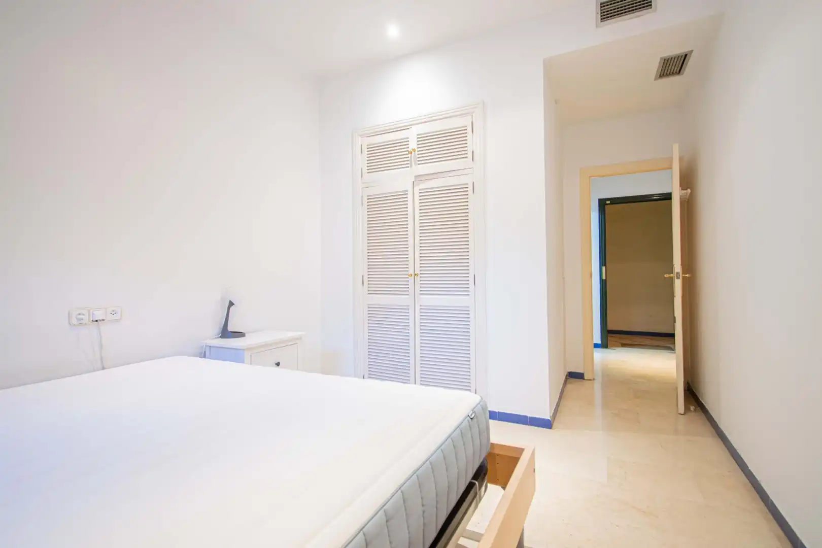 Habitación de Apartamento en venta en Sevilla con Aire acondicionado, Calefacción y Amueblado