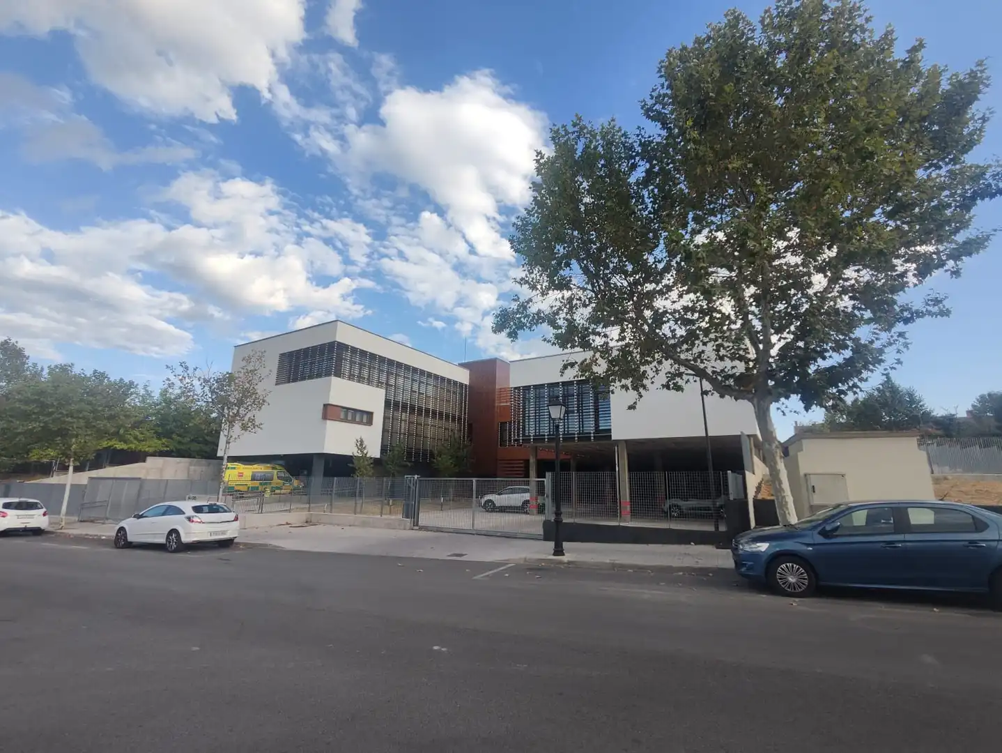 Vista exterior de Casa o xalet de lloguer en Sevilla la Nueva amb Aire condicionat, Calefacció i Terrassa
