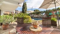 Vista exterior de Casa o xalet en venda en Castelldefels amb Aire condicionat i Piscina