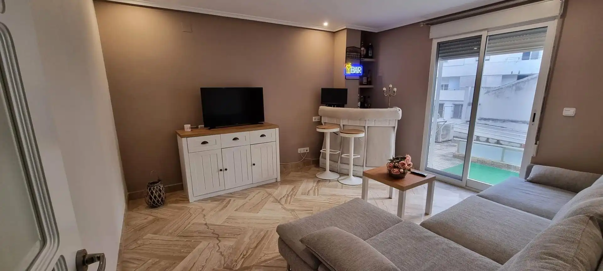 Wohnzimmer von Maisonette zum Verkauf in Elche / Elx mit Klimaanlage, Terrasse und Möbliert
