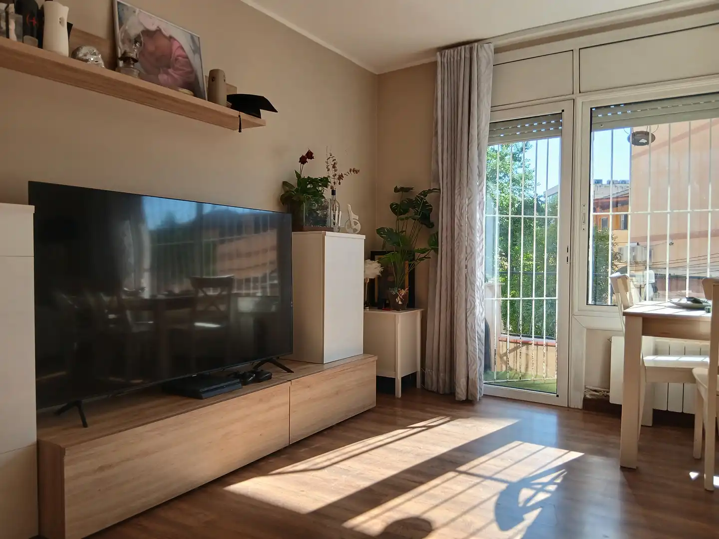 Wohnzimmer von Erdgeschoss zum Verkauf in Santa Perpètua de Mogoda mit Klimaanlage, Heizung und Terrasse