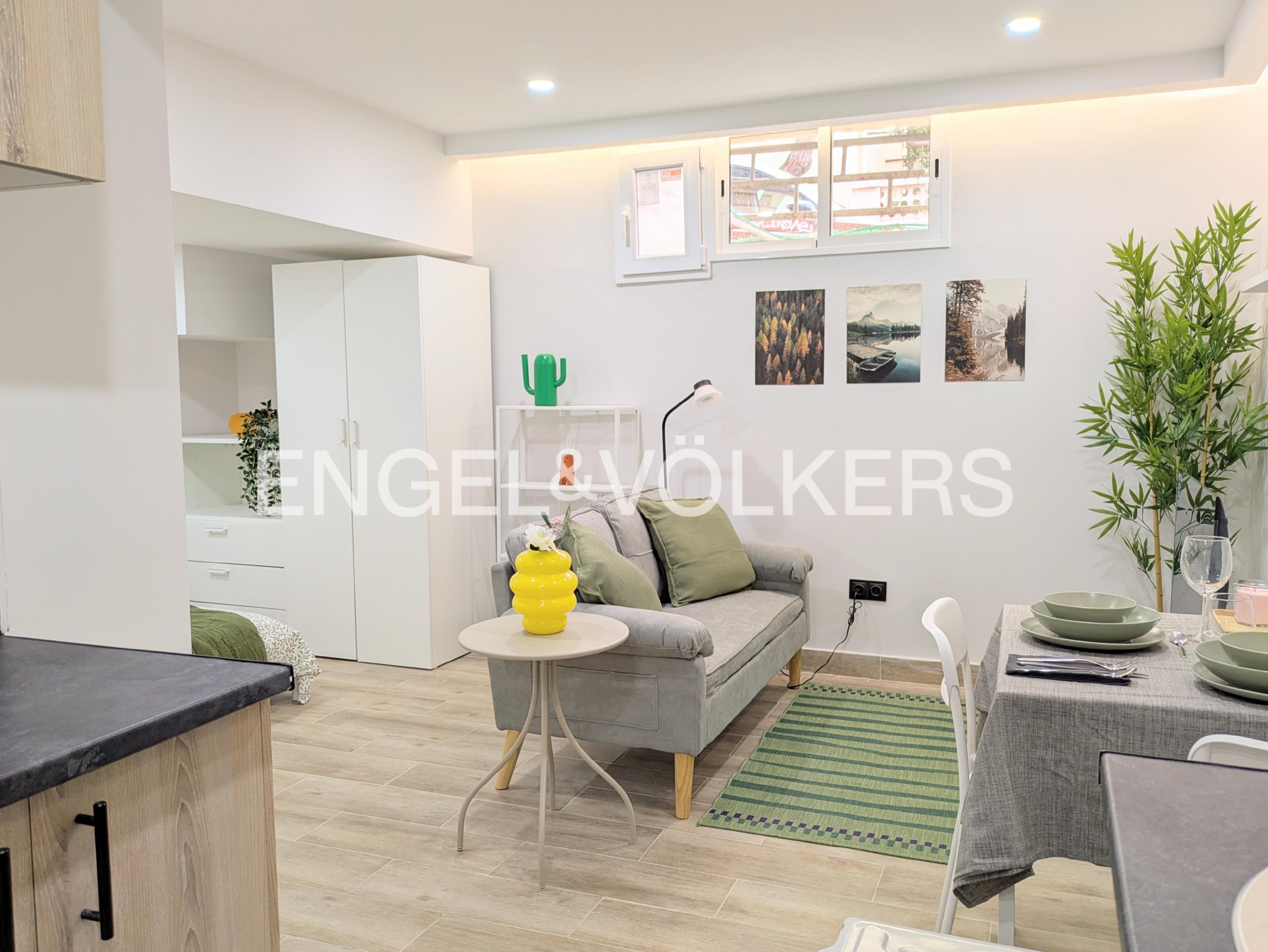 Living room of Apartment for sale in  Barcelona Capital  with Air Conditioner and Heating