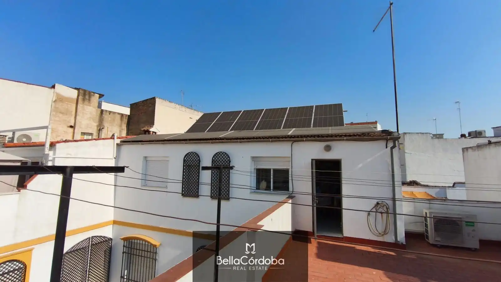 Vista exterior de Casa adosada en venda en Córdoba amb Aire condicionat i Terrassa