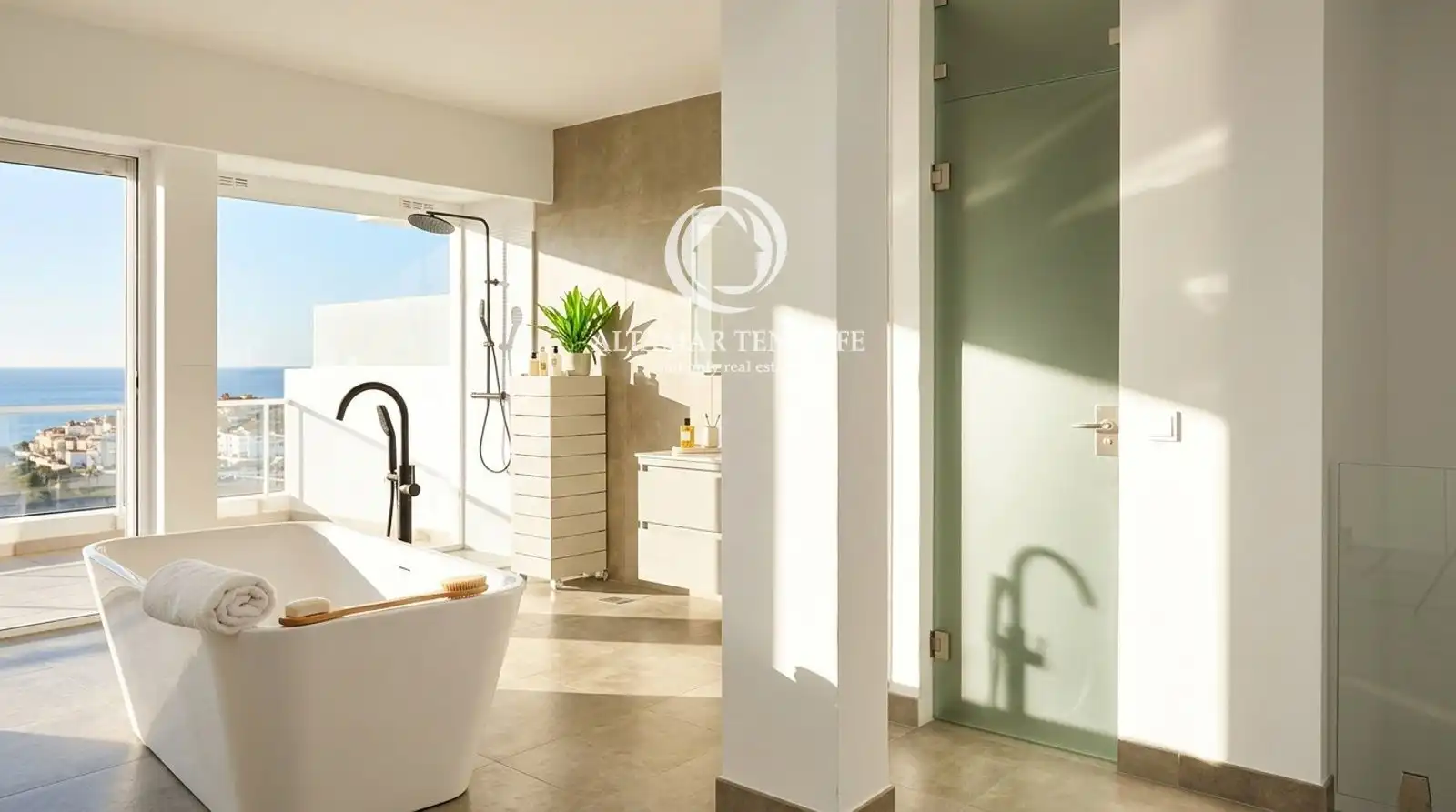 Baño de Apartamento en venta en Adeje con Terraza, Trastero y Piscina