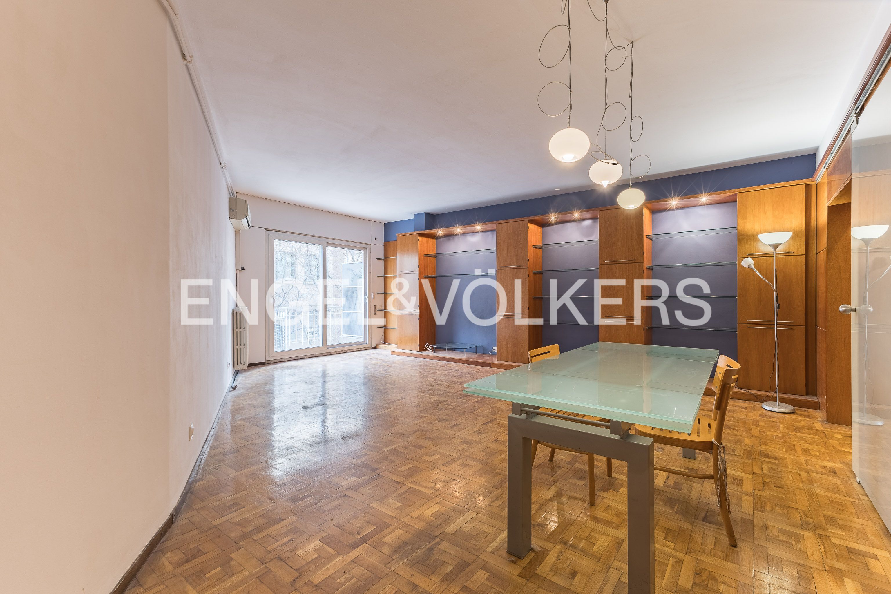 Esszimmer von Wohnung zur Miete in  Barcelona Capital mit Klimaanlage, Heizung und Parkett