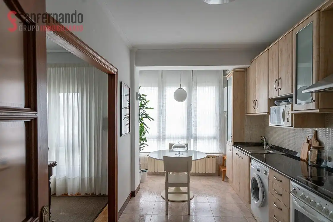 Cuina de Pis en venda en Torrelavega  amb Calefacció, Parquet i Balcó