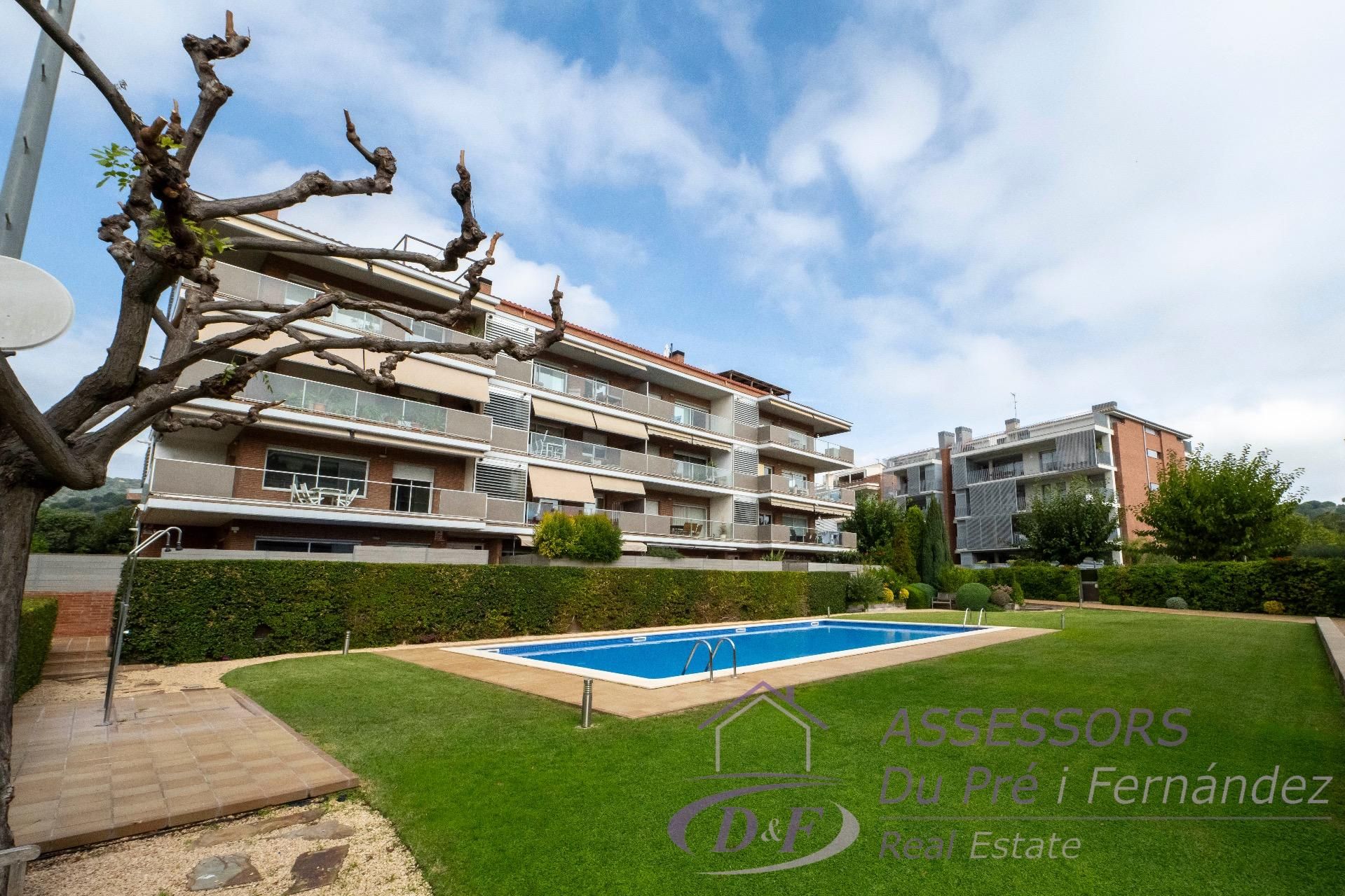 Exterior view of Flat for sale in Tiana  with Air Conditioner, Heating and Private garden