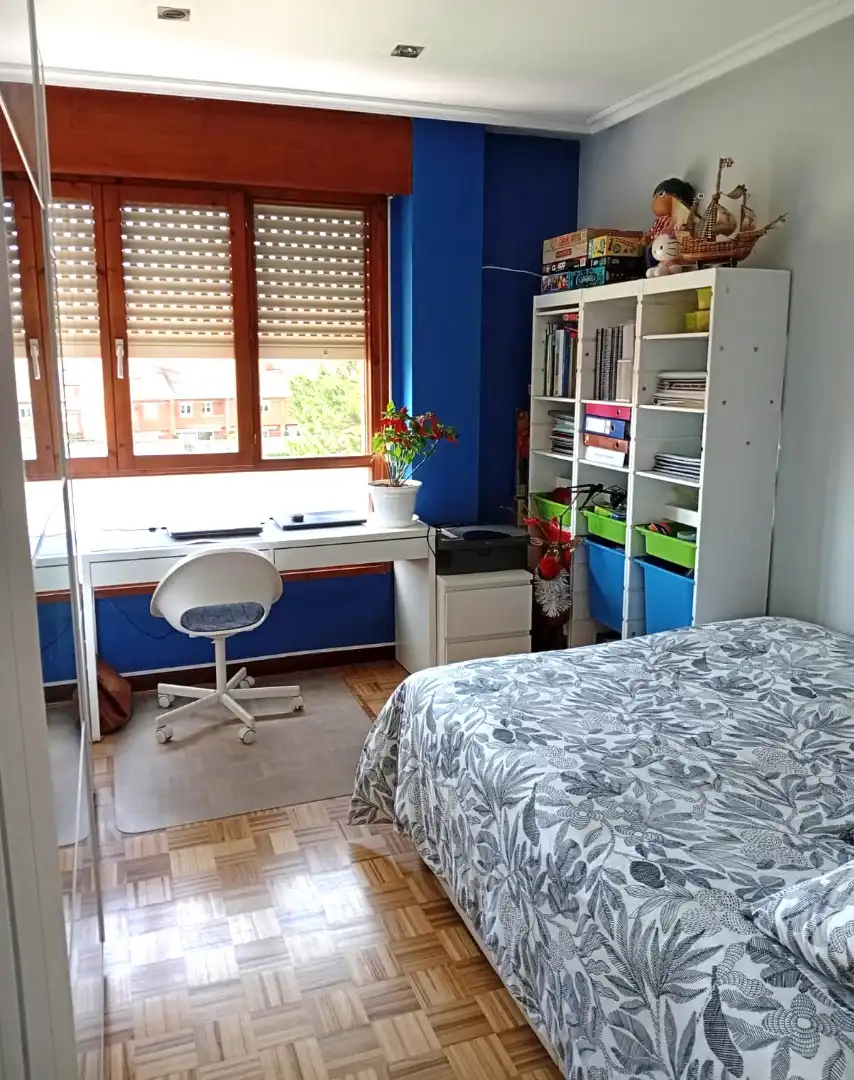 Habitación de Piso en venta en Gijón  con Calefacción, Parquet y Terraza