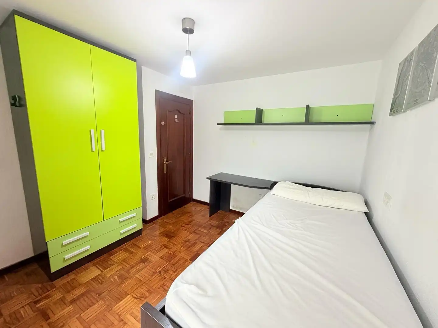 Bedroom of Flat for sale in Oviedo   with Balcony