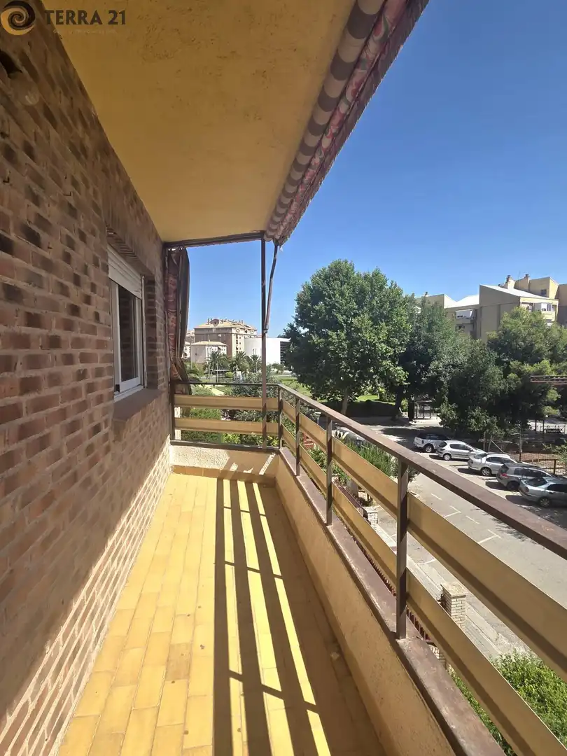 Vista exterior de Pis de lloguer en Jaén amb Calefacció, Terrassa i Moblat