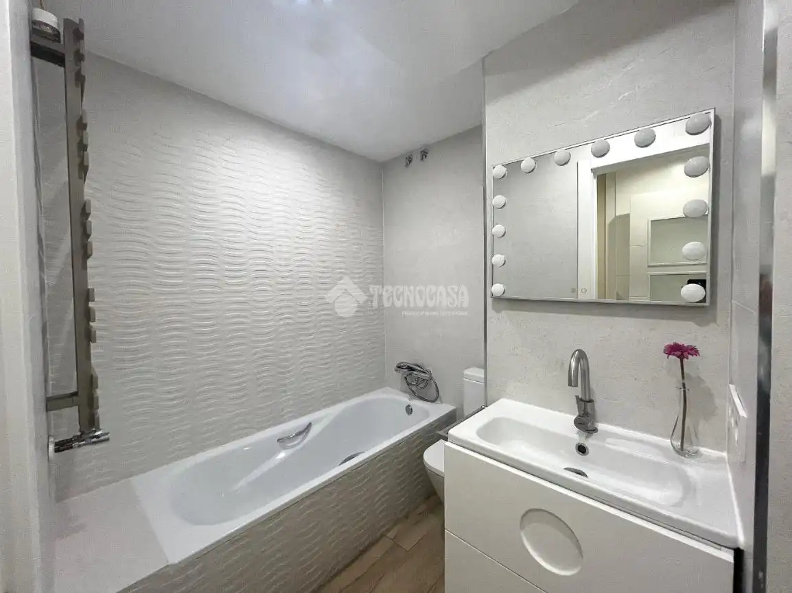 Bathroom of Flat for sale in Leganés  with Air Conditioner, Heating and Terrace